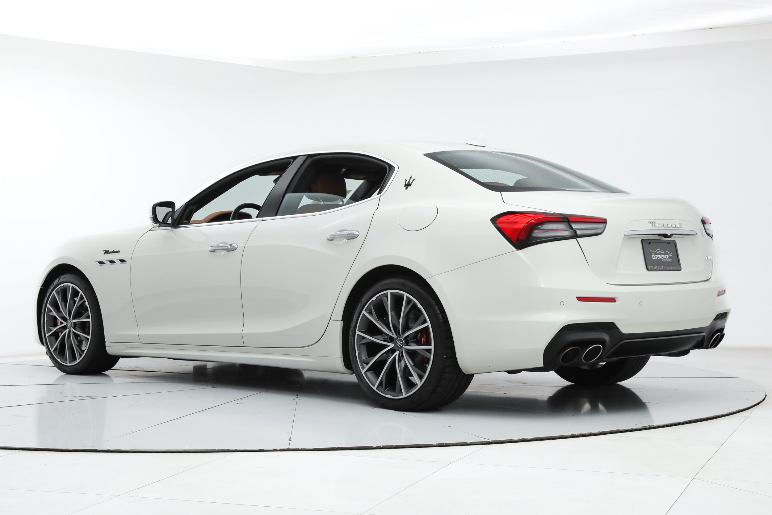 Certified 2023 Maserati Ghibli Modena RWD image 3