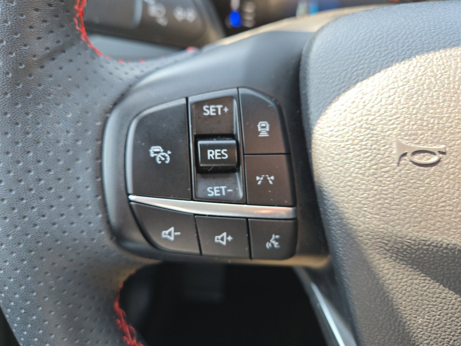 Certified 2023 Ford Escape ST-Line w/ Tech Pack #1 AWD/4WD image 14
