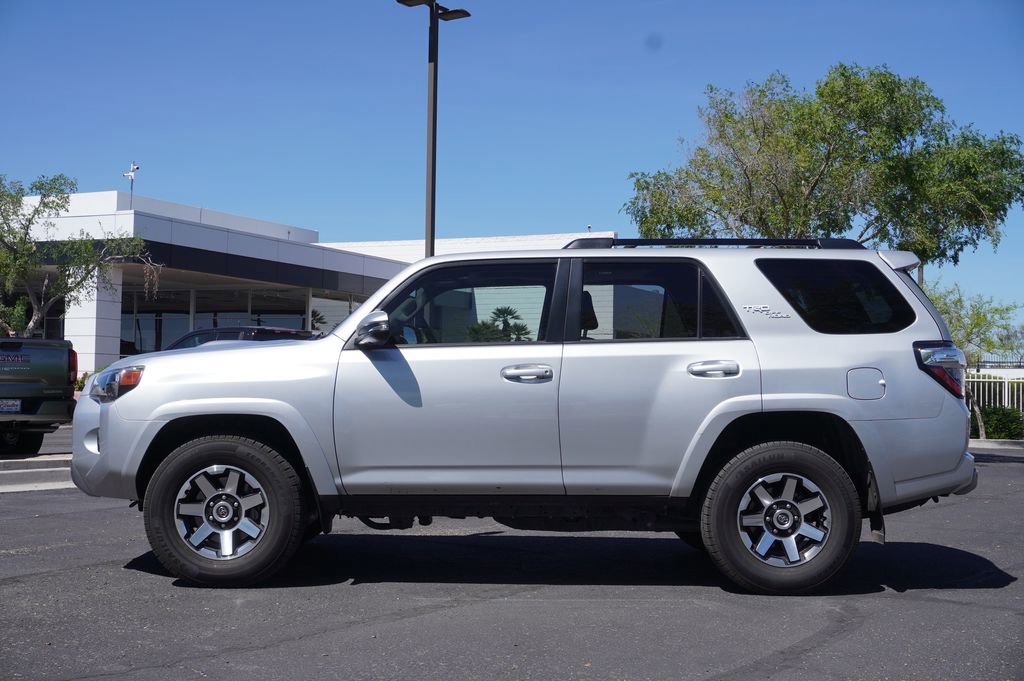 Used 2022 Toyota 4Runner TRD Off-Road Premium w/ Moonroof Package AWD/4WD image 2