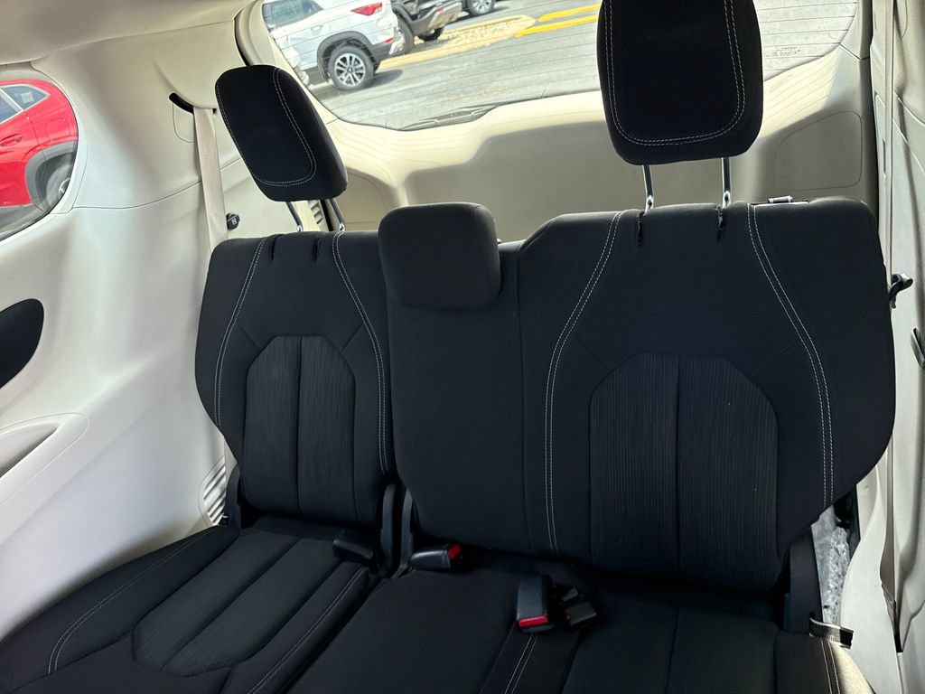 Used 2022 Chrysler Voyager LX FWD image 29