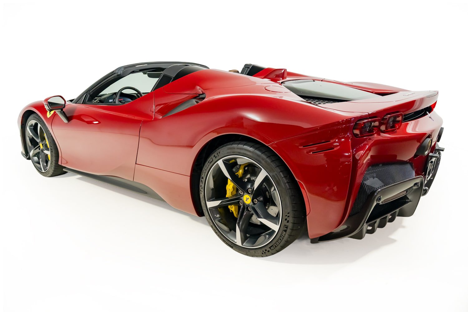 Used 2023 Ferrari SF90 Spider AWD/4WD image 16