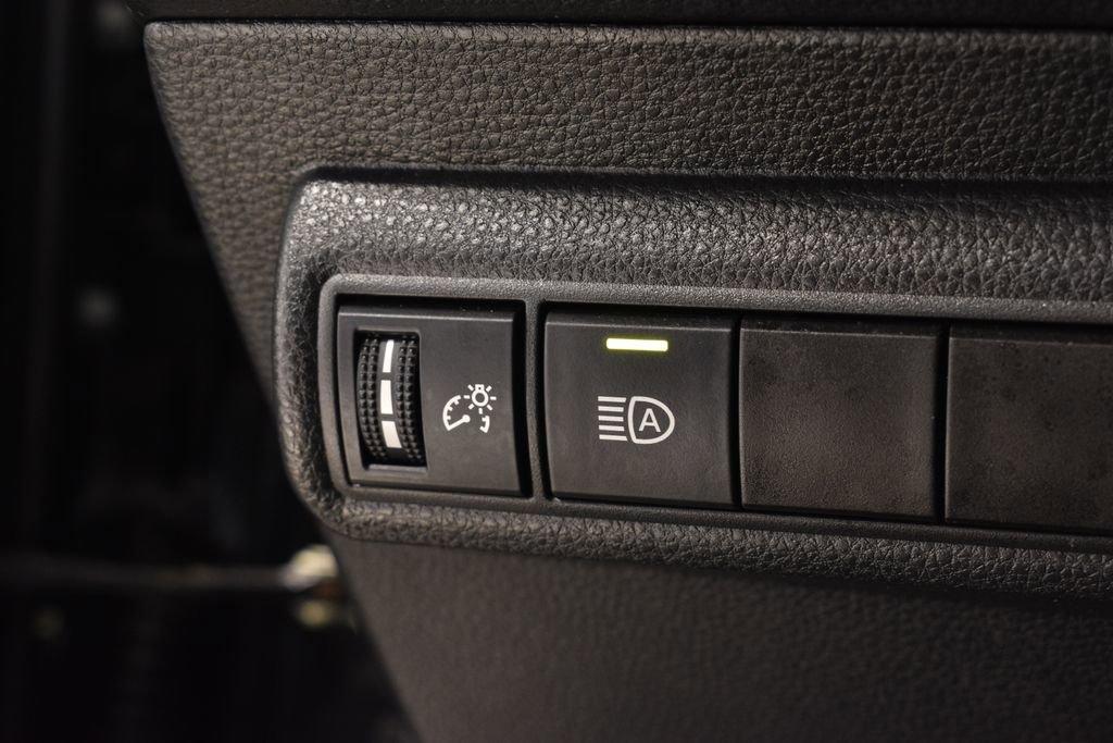 Used 2022 Toyota Corolla LE image 15