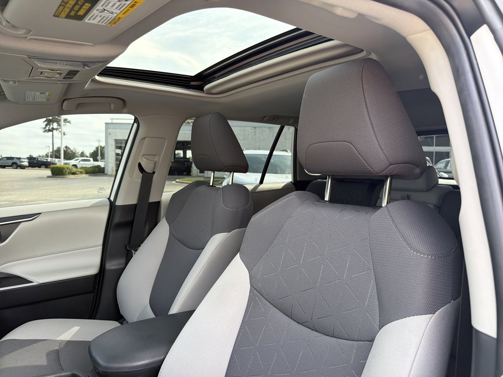 Used 2023 Toyota RAV4 XLE w/ Convenience Package FWD image 28