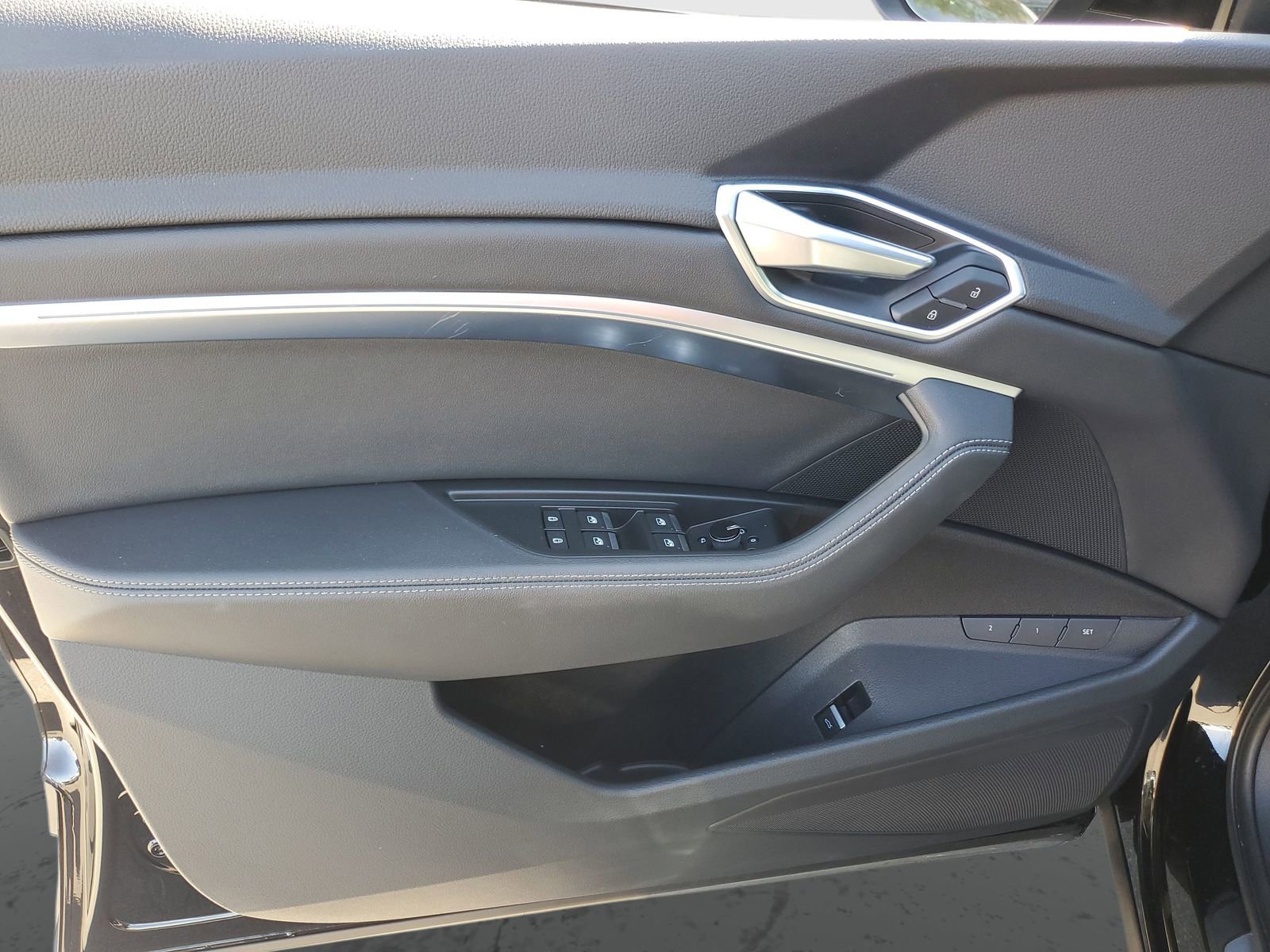 Used 2023 Audi e-tron Premium w/ Convenience Plus Package image 21