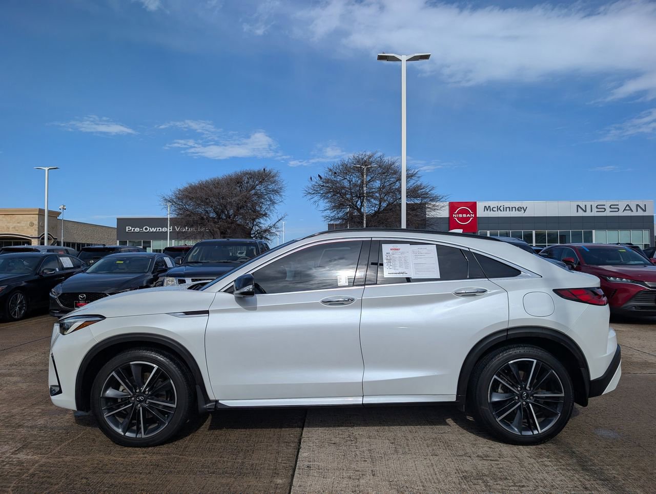 Used 2023 INFINITI QX55 Essential image 3