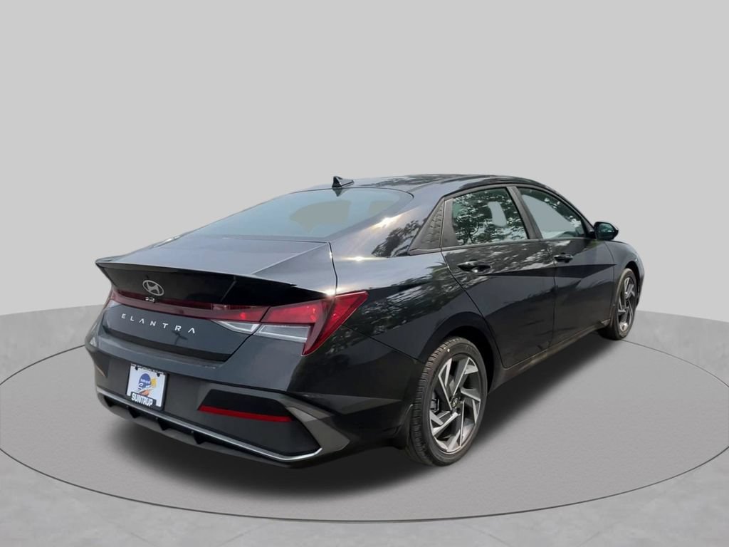 Used 2025 Hyundai Elantra Sport FWD image 23