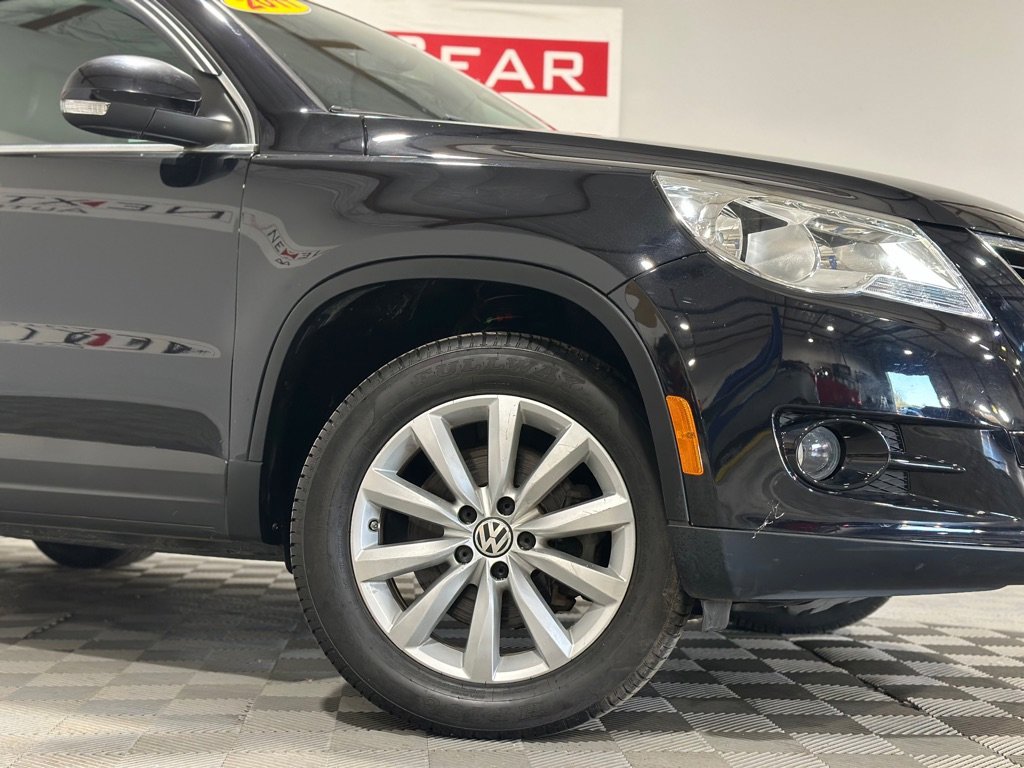 Used 2011 Volkswagen Tiguan S image 3