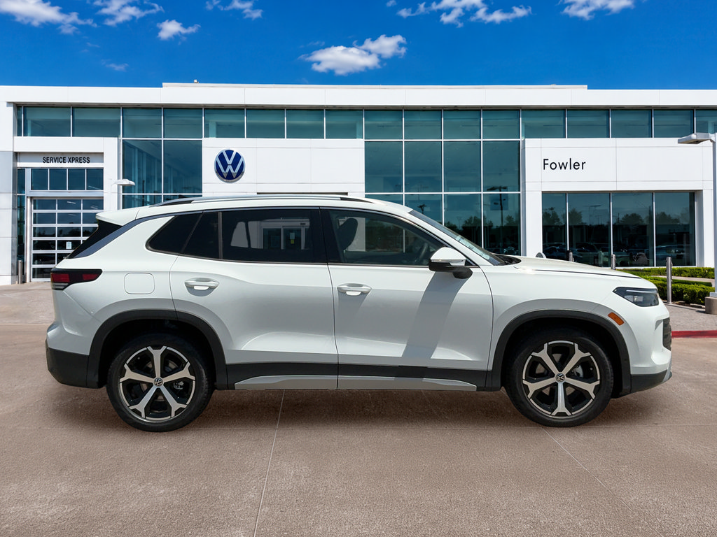New 2026 Volkswagen Tiguan SE FWD image 8