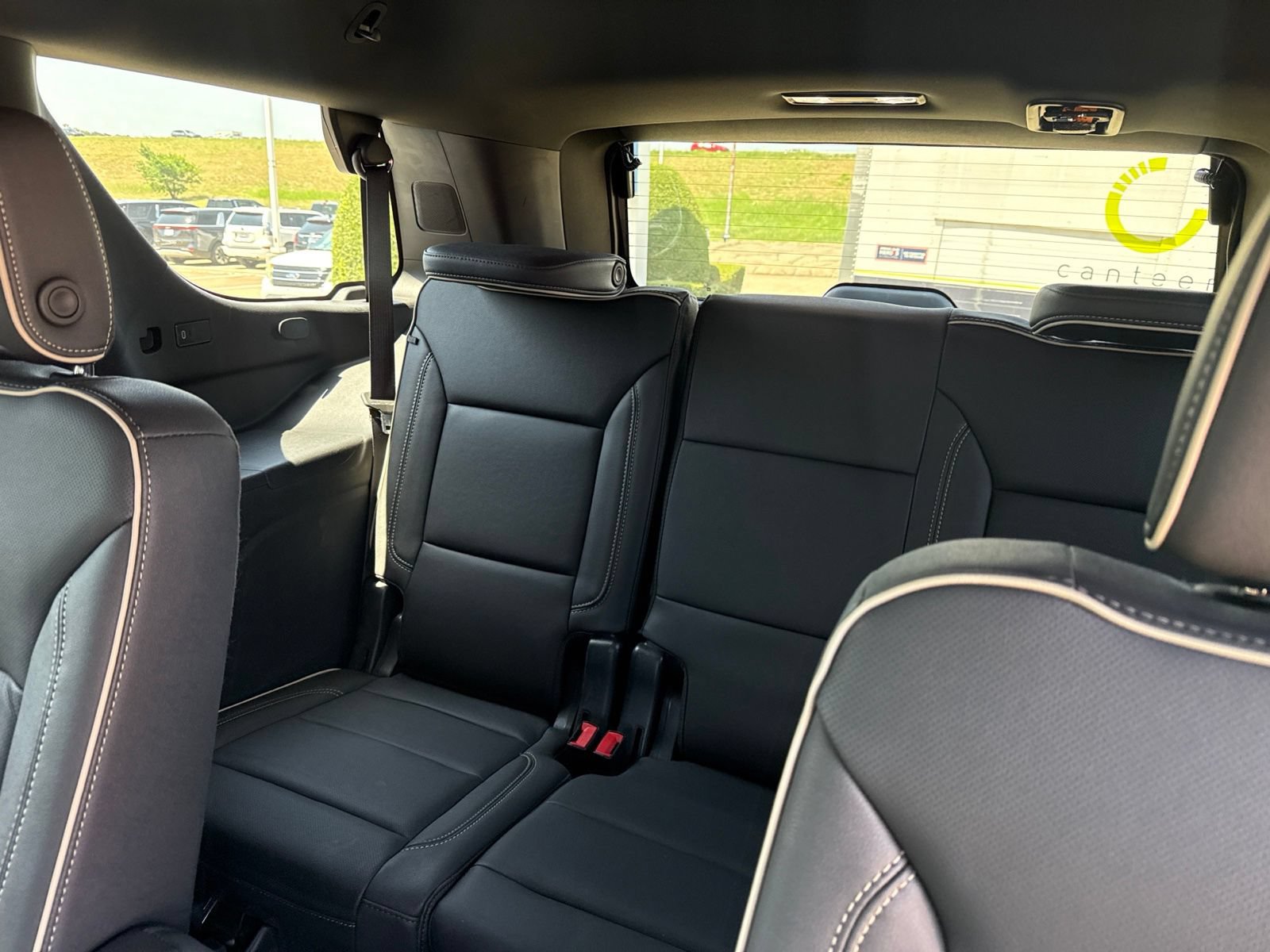 Used 2023 GMC Yukon SLT w/ SLT Premium Package RWD image 12