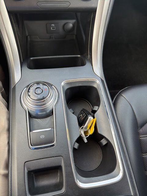 Used 2017 Ford Fusion SE w/ Equipment Group 201A image 14