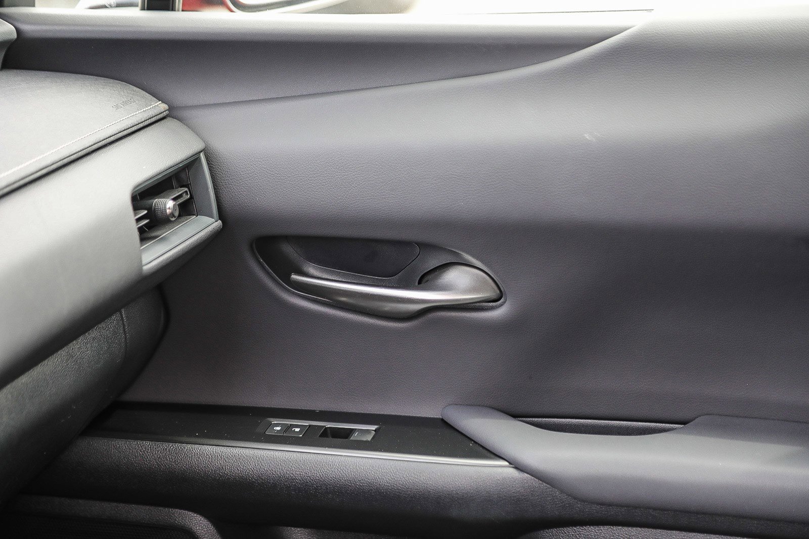 Used 2025 Lexus UX 300h AWD w/ Cold Area Package image 31