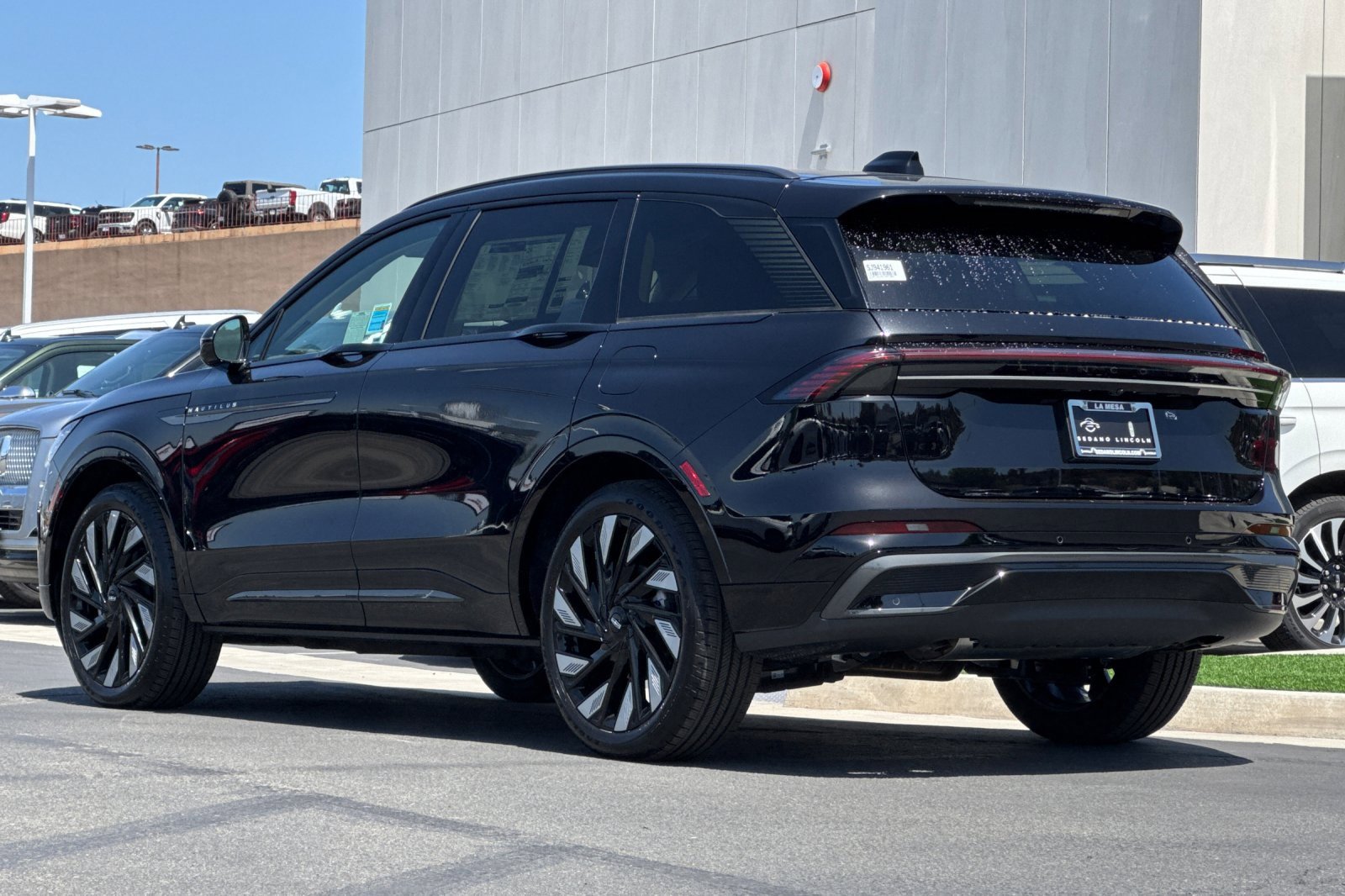 New 2025 Lincoln Nautilus Reserve w/ Jet Appearance Package image 5