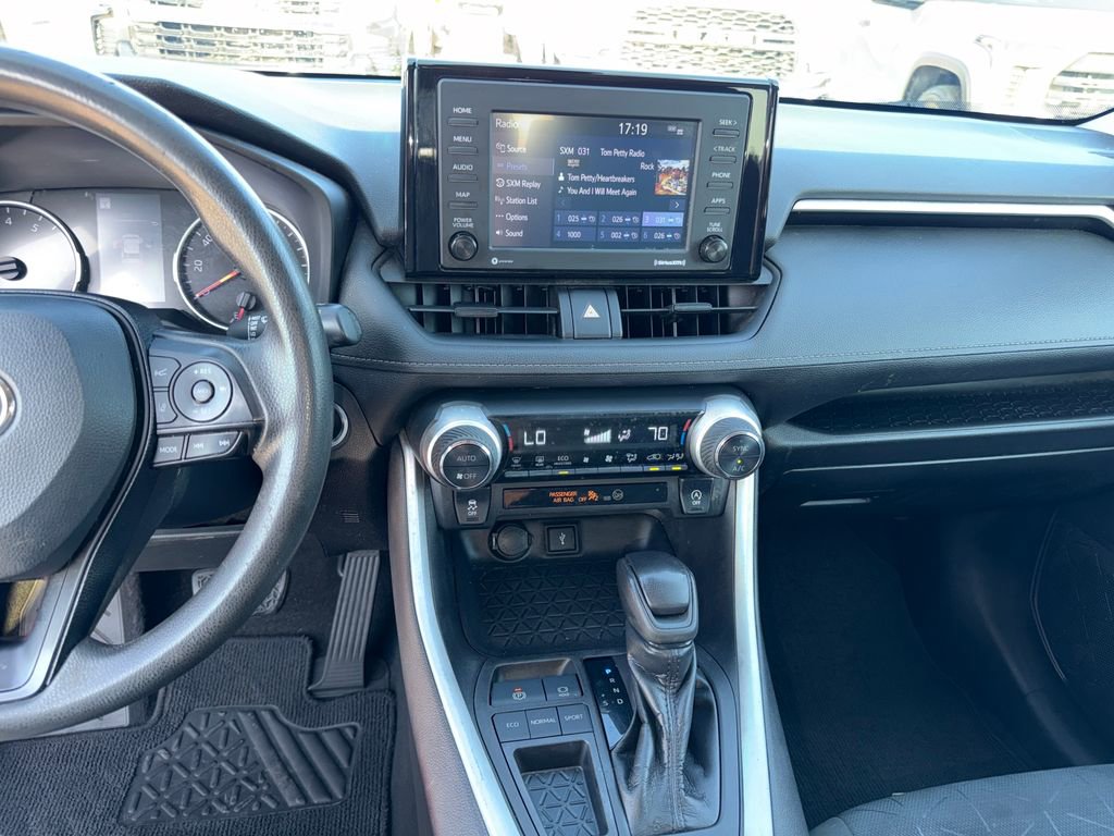 Used 2021 Toyota RAV4 XLE w/ Convenience Package FWD image 21