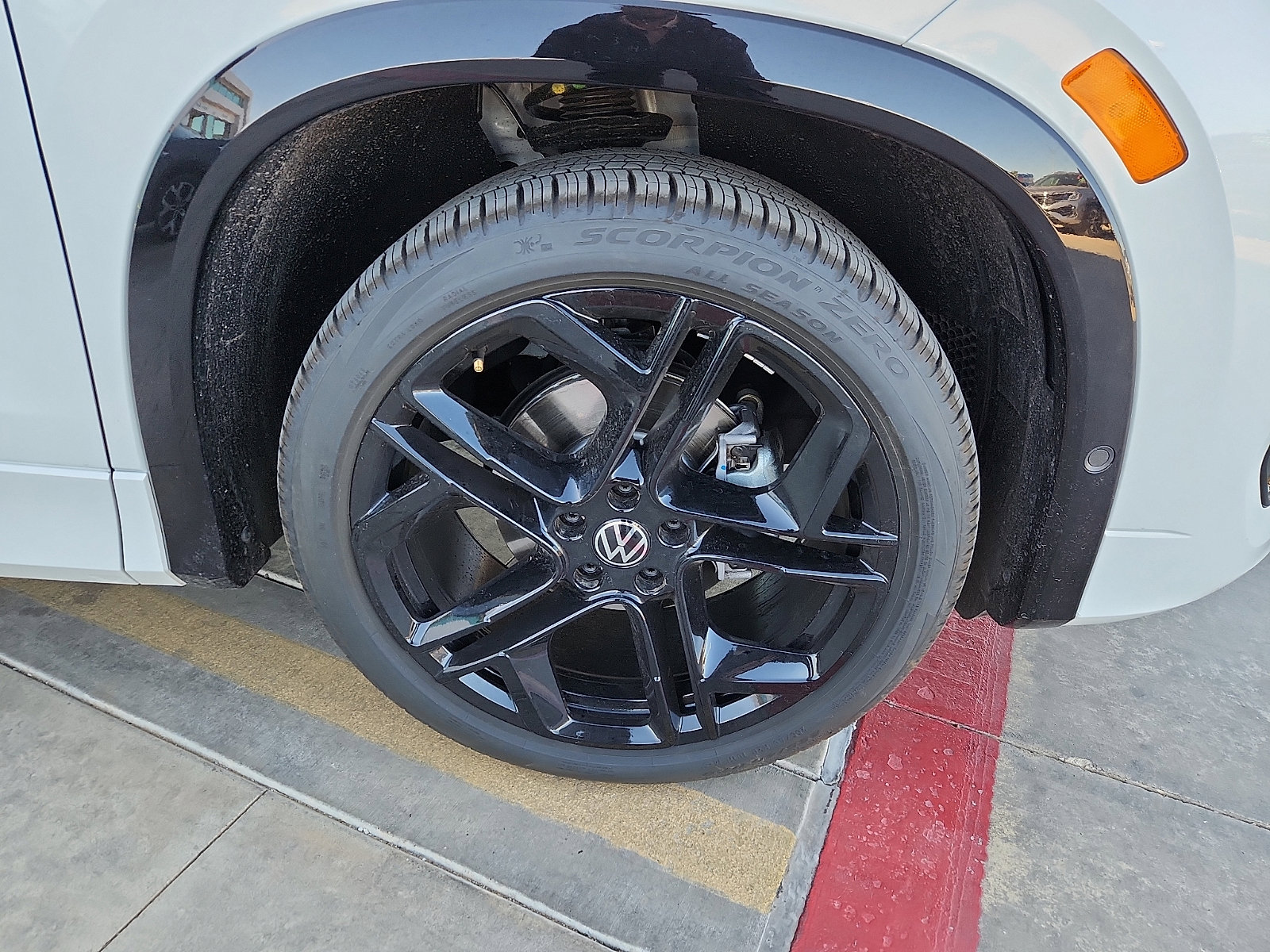 New 2026 Volkswagen Tiguan SE R-Line image 9