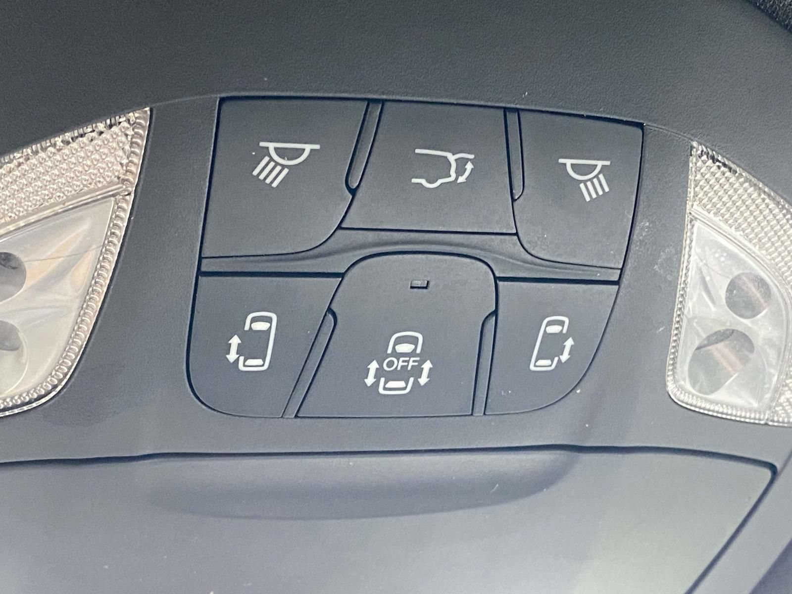 Used 2025 Chrysler Pacifica Select FWD image 29