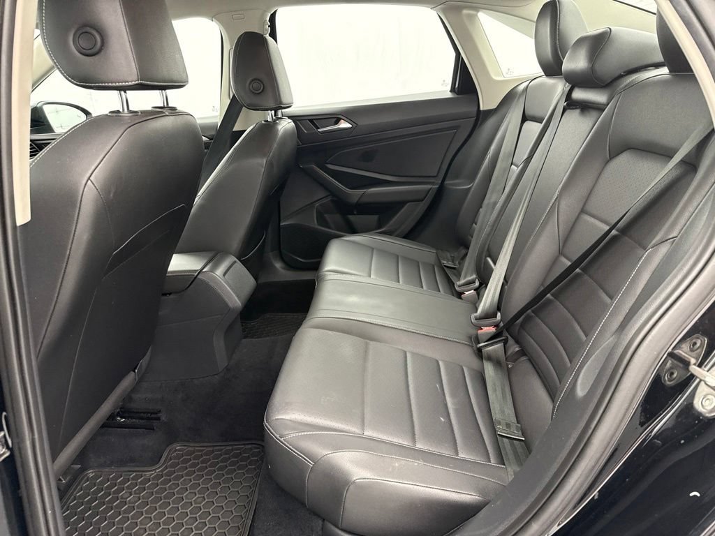 Used 2021 Volkswagen Jetta SE FWD image 14