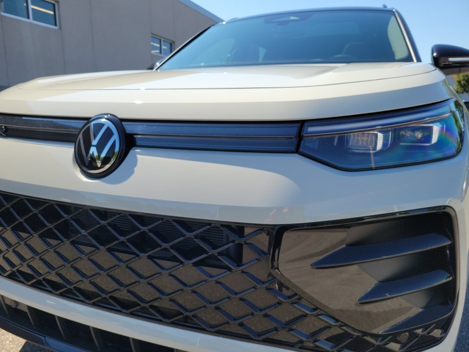 Certified 2026 Volkswagen Tiguan SE R-Line AWD/4WD image 30