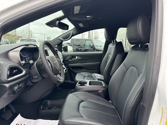 New 2026 Chrysler Pacifica Select FWD image 17