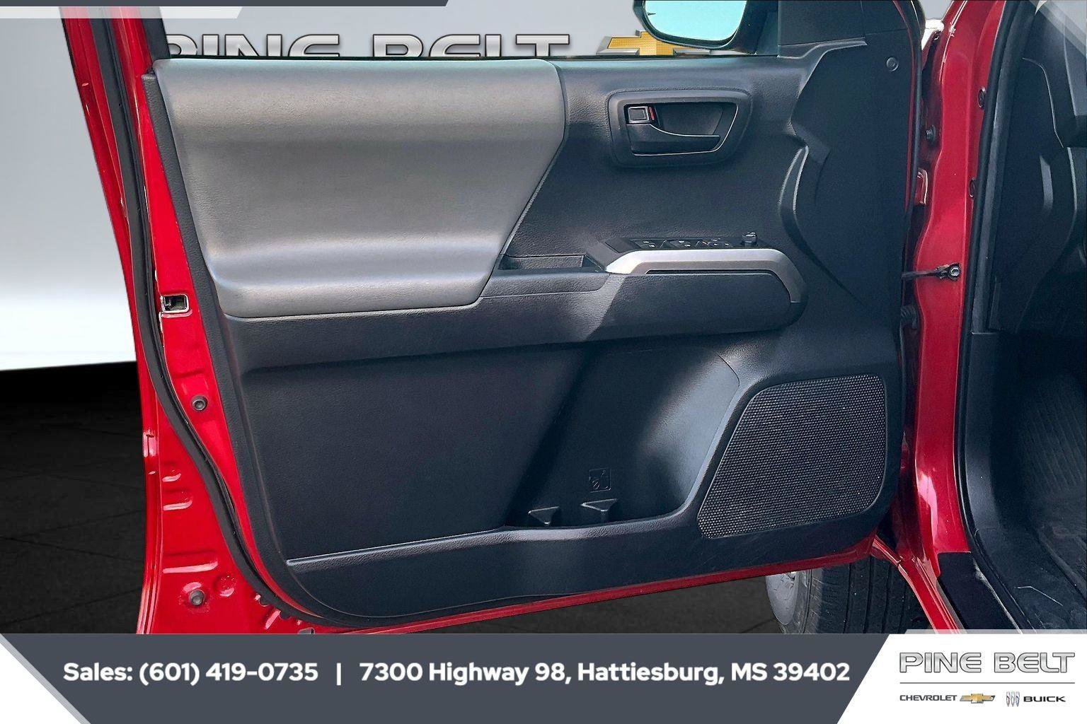 Used 2022 Toyota Tacoma SR5 RWD image 18