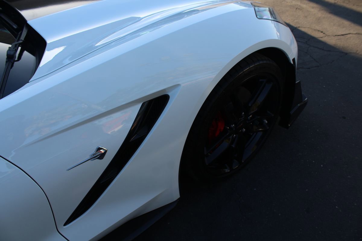 Used 2018 Chevrolet Corvette Stingray Coupe w/ 1LT RWD image 19