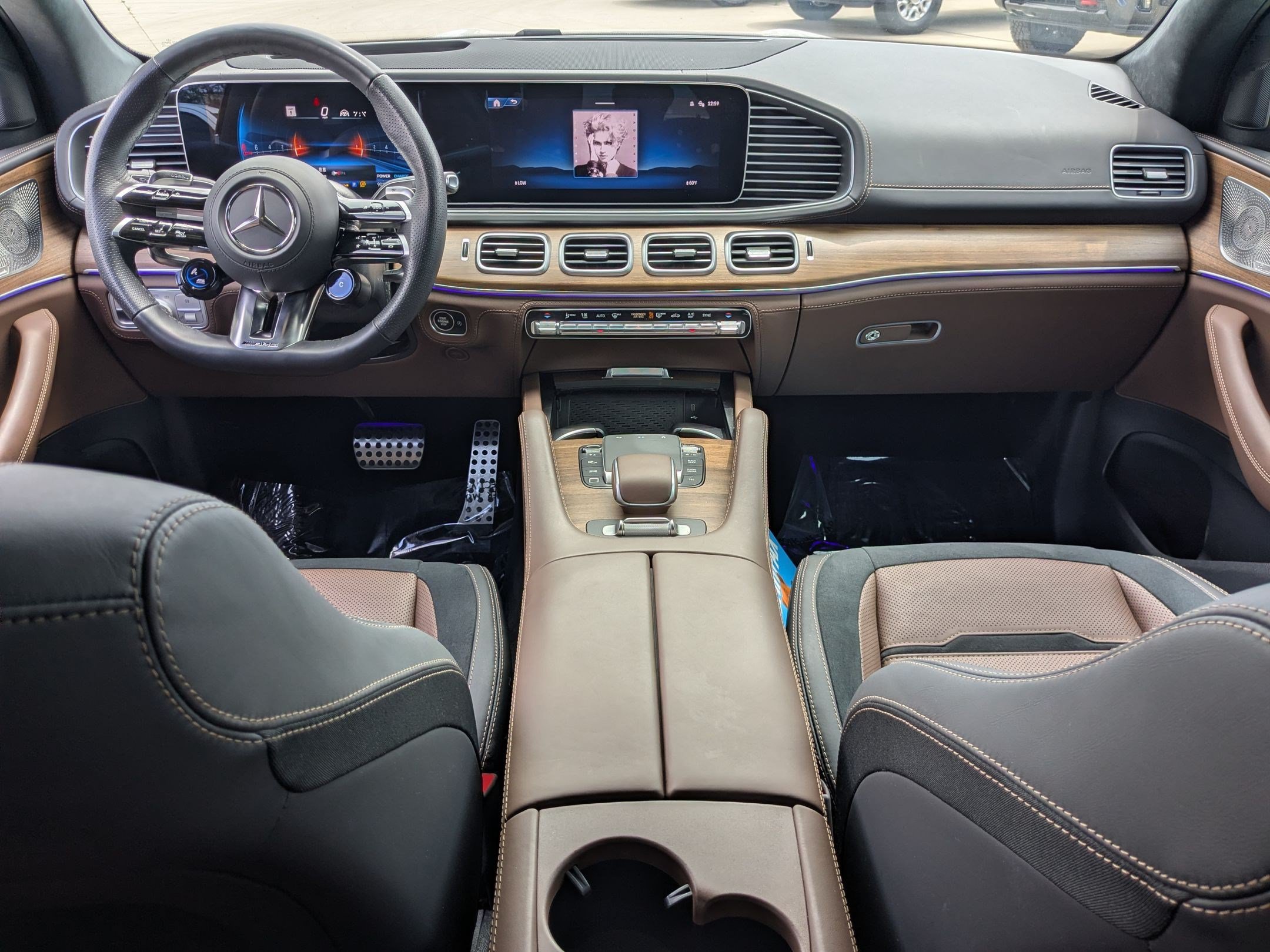 Used 2025 Mercedes-Benz GLS 63 AMG 4MATIC image 31