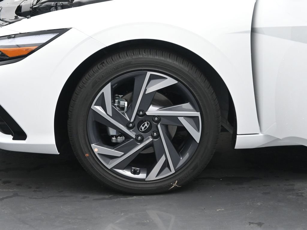 New 2025 Hyundai Elantra Limited image 36