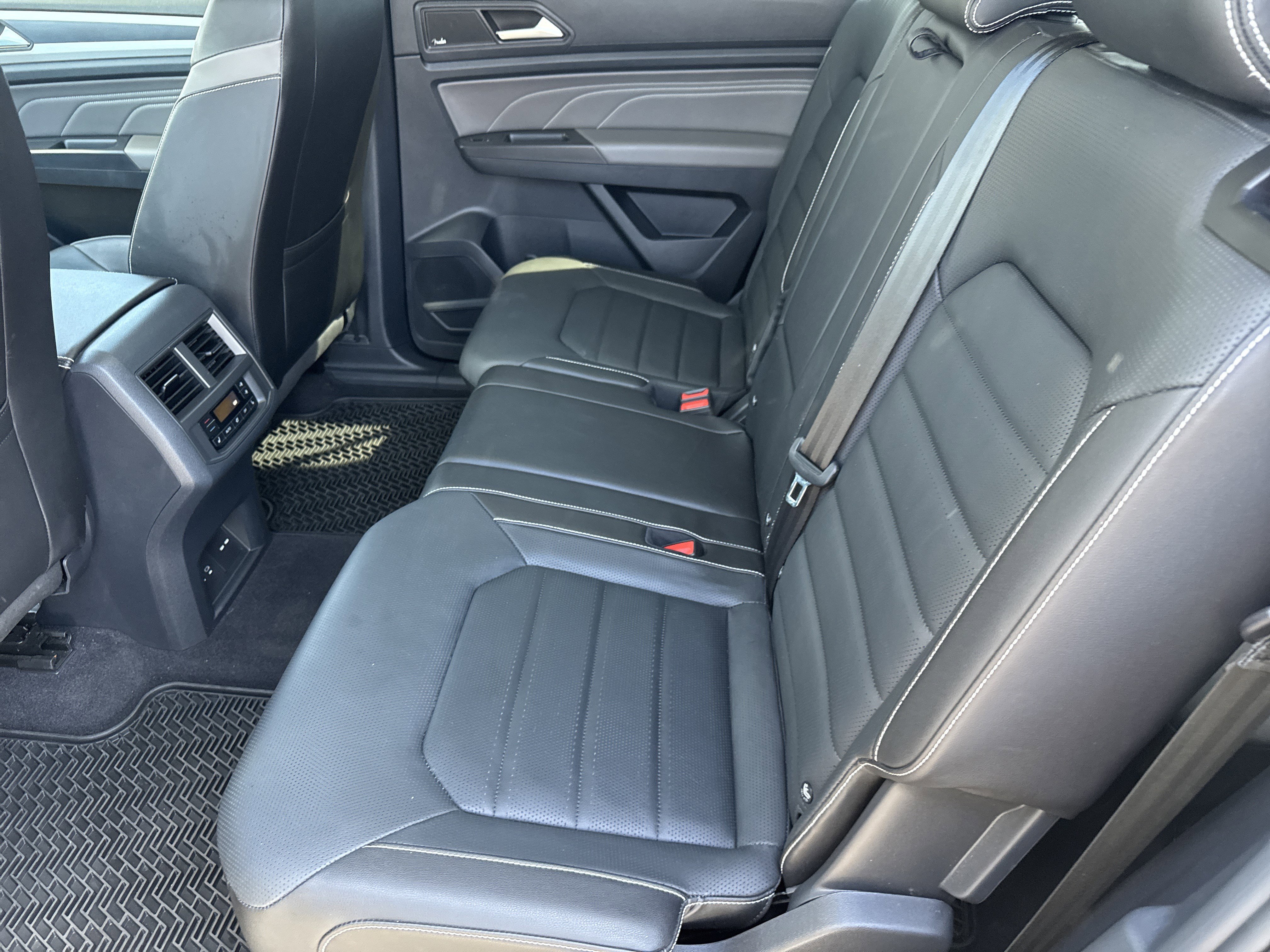 Used 2023 Volkswagen Atlas SEL Premium image 11