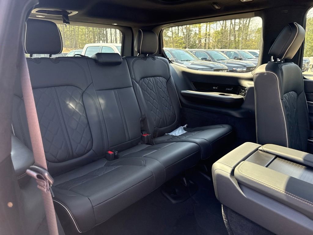 New 2026 Jeep Grand Wagoneer Summit AWD/4WD image 33