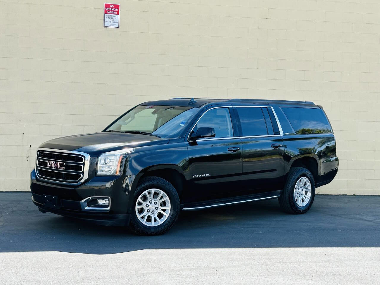 Used 2017 GMC Yukon XL SLE image 4
