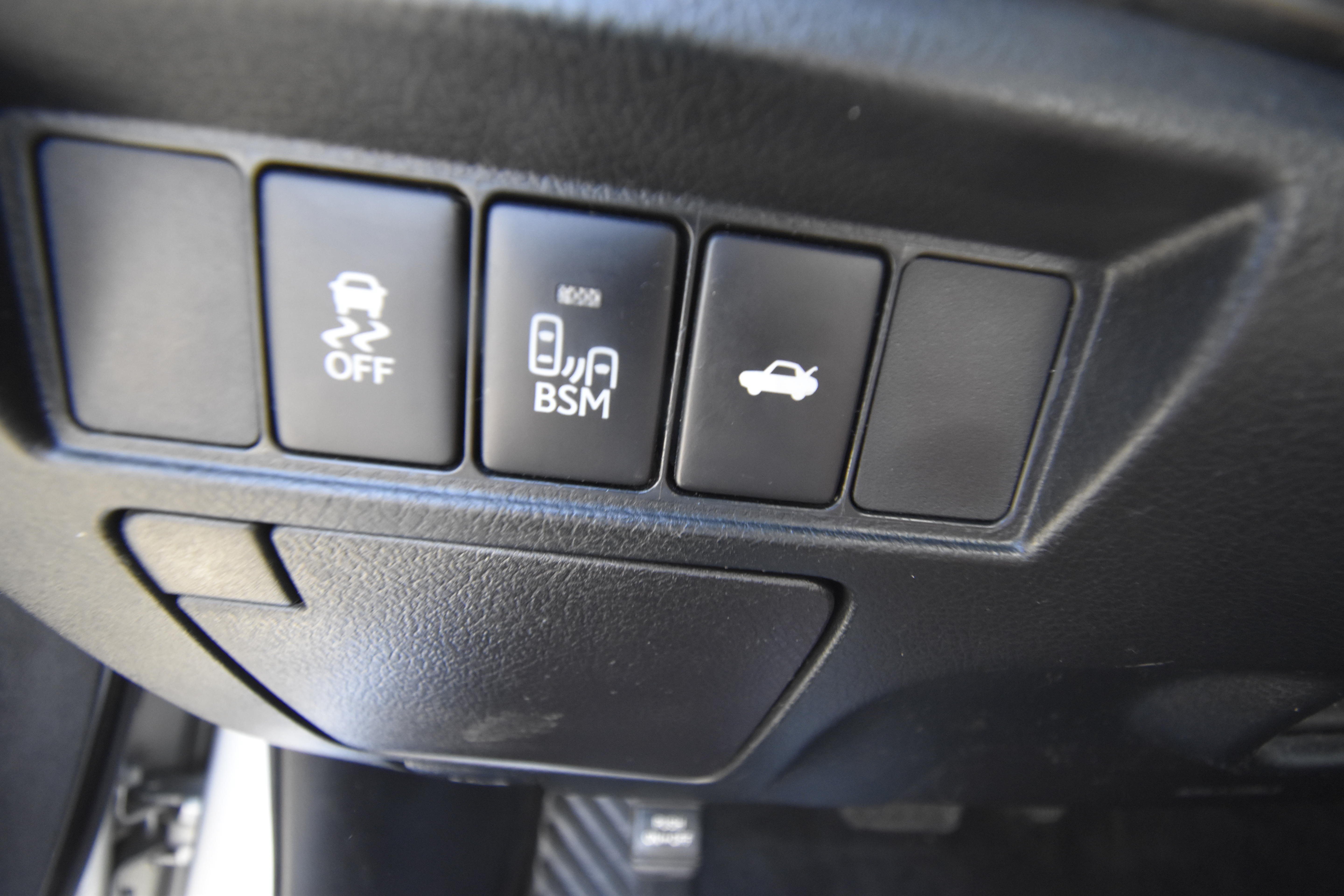 Used 2016 Toyota Avalon XLE Premium w/ Preferred Accessory Package FWD image 10