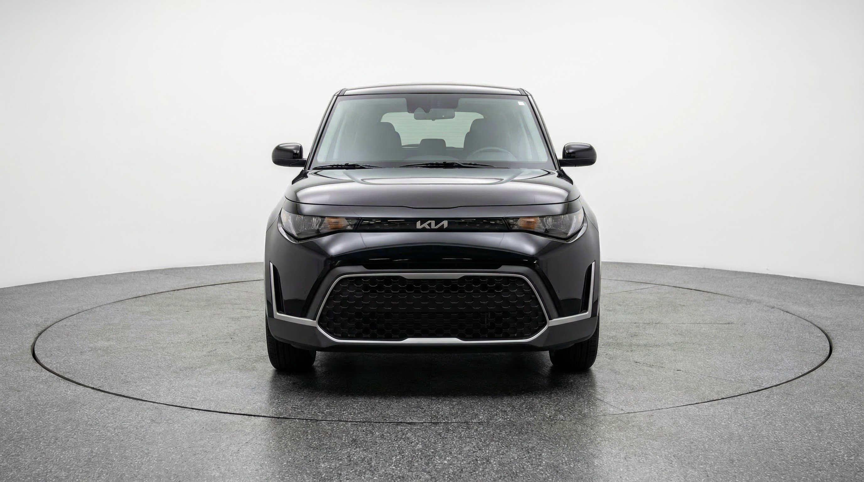 Used 2025 Kia Soul LX w/ LX Technology Package image 2