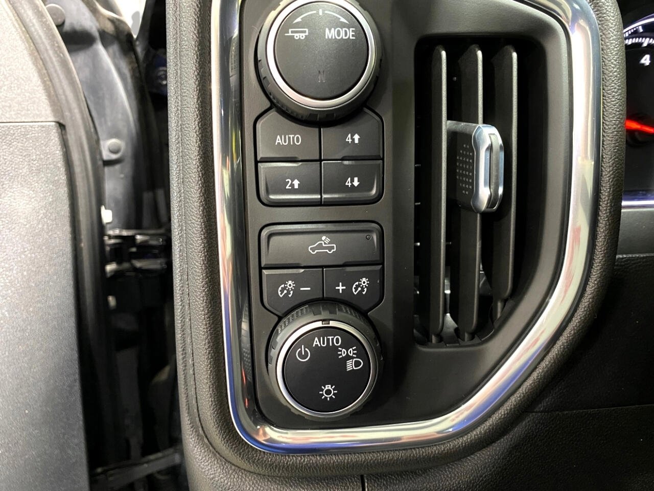 Used 2022 Chevrolet Silverado 1500 LT w/ Z71 Off-Road Package image 10