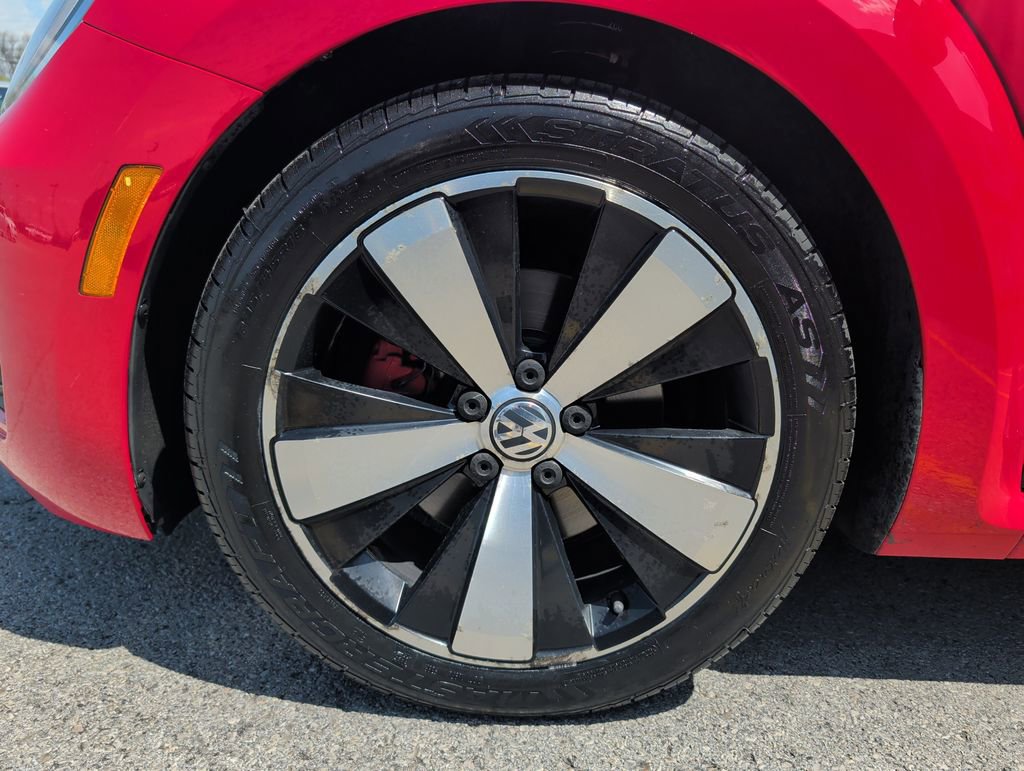 Used 2014 Volkswagen Beetle R-Line FWD image 4