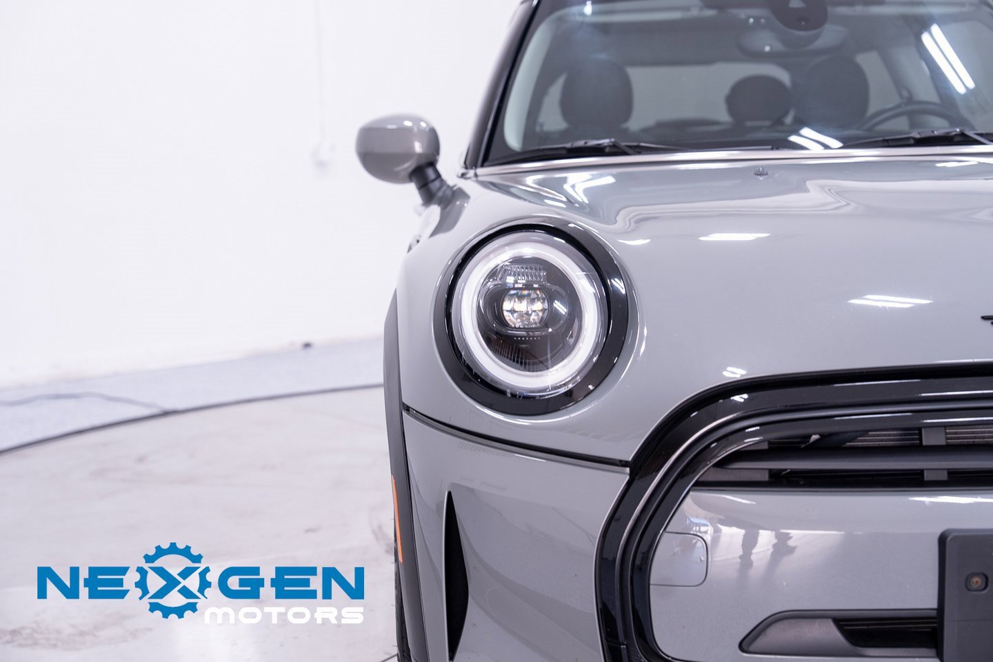 Used 2023 MINI Cooper 2-Door Hardtop image 5