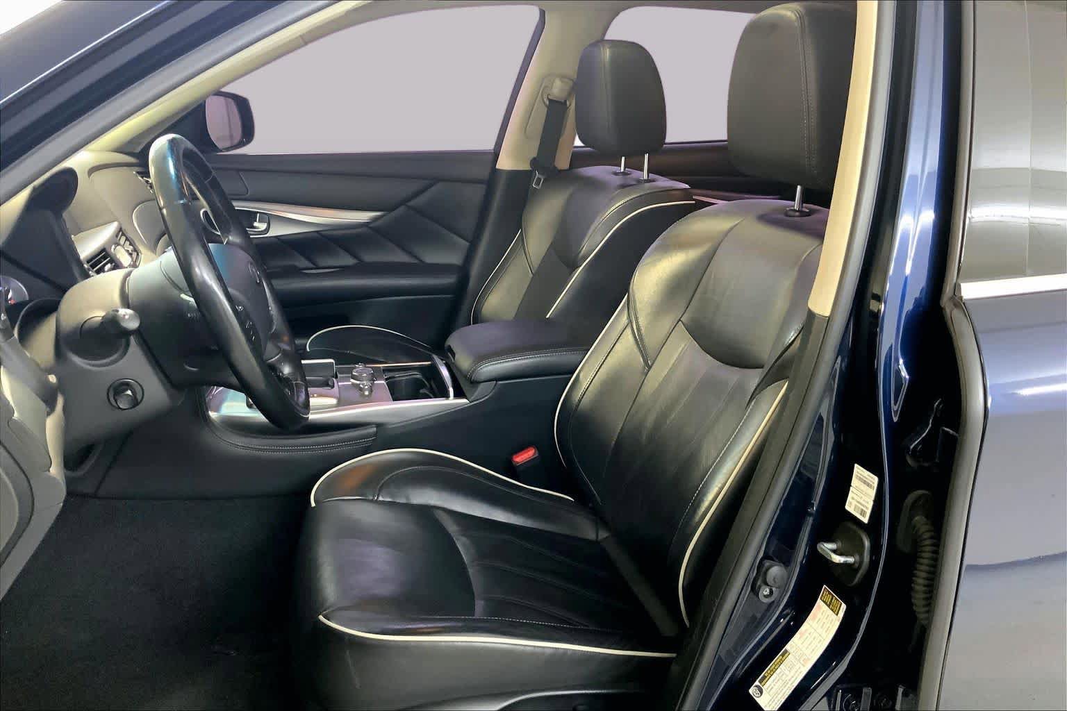 Used 2019 INFINITI Q70 L 3.7 AWD/4WD image 7