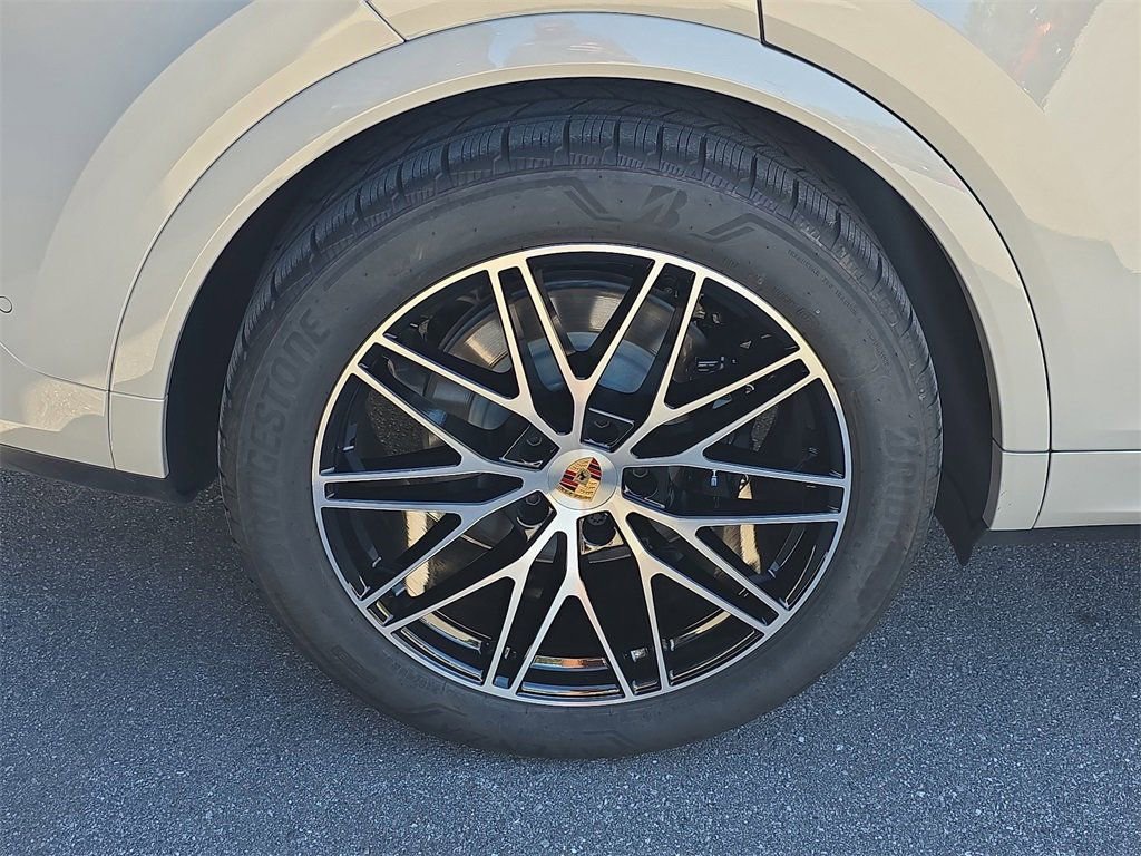 Certified 2025 Porsche Cayenne E-Hybrid image 14
