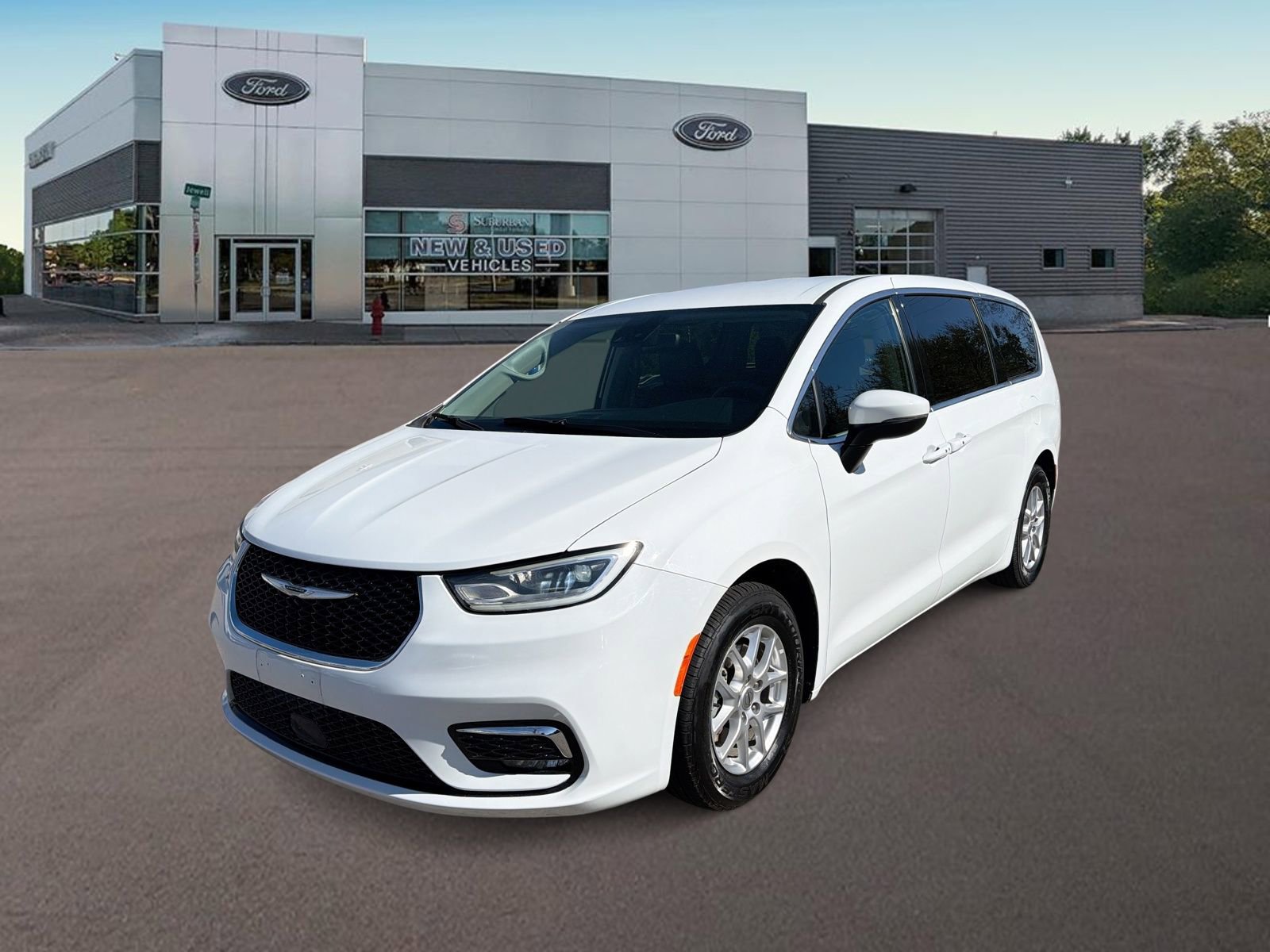 Used 2023 Chrysler Pacifica Touring-L FWD image 5