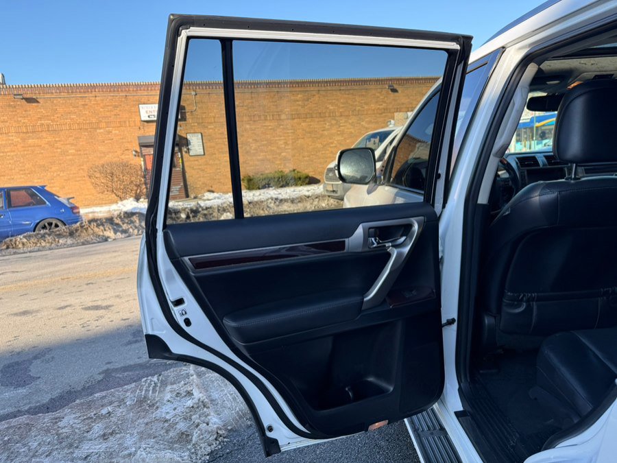 Used 2014 Lexus GX 460 w/ Premium Package image 24