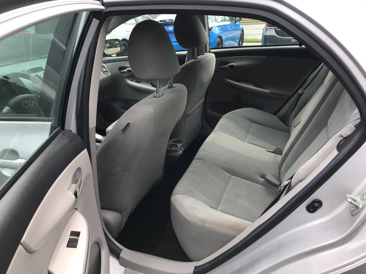 Used 2012 Toyota Corolla LE FWD image 10