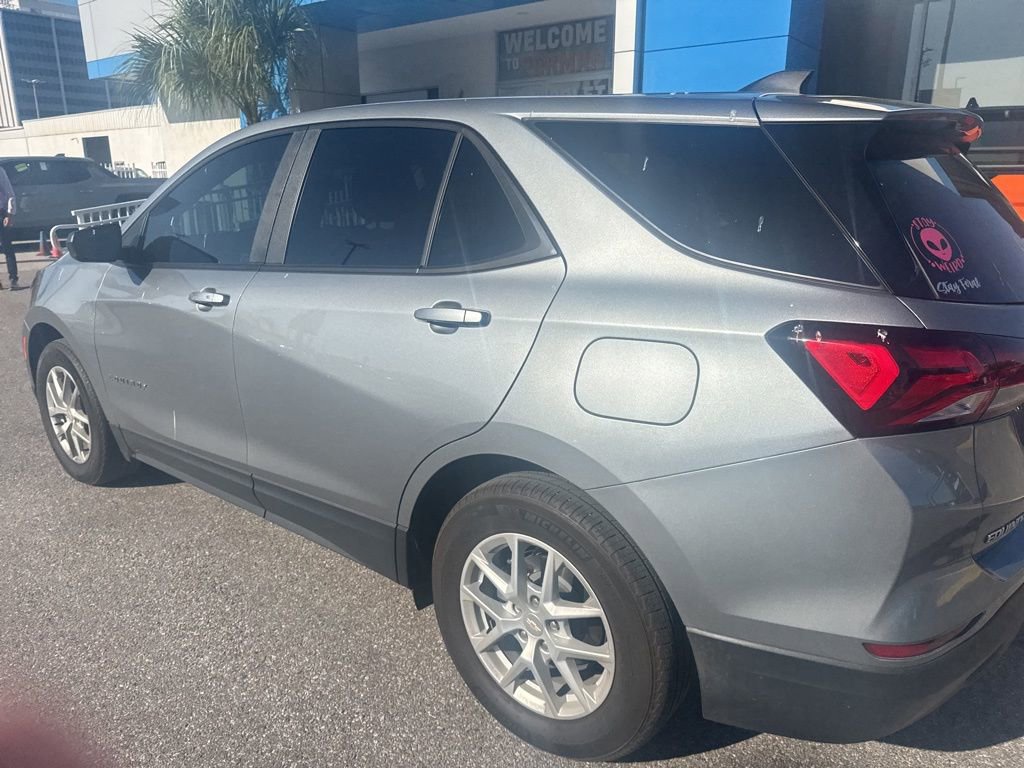 Used 2023 Chevrolet Equinox LS w/ LS Convenience Package image 4