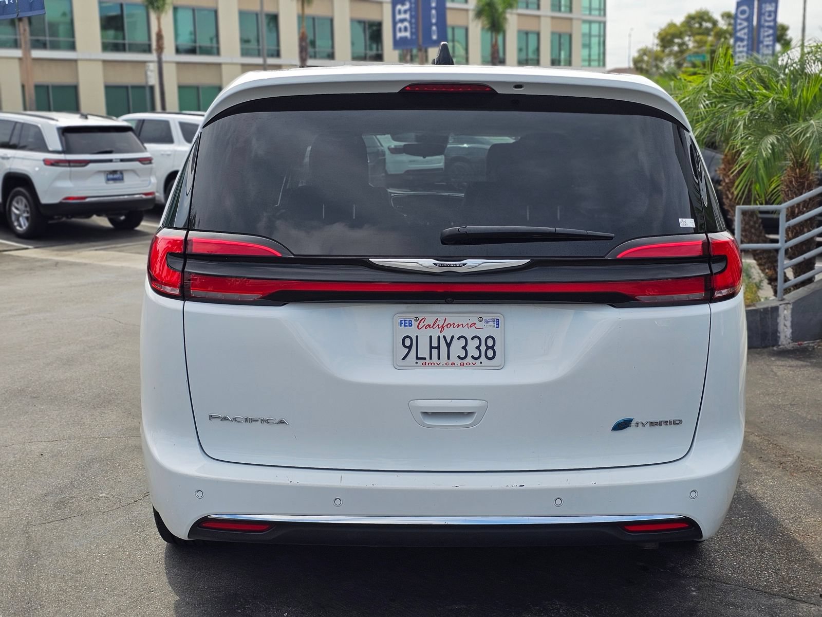 Used 2024 Chrysler Pacifica Limited FWD image 7