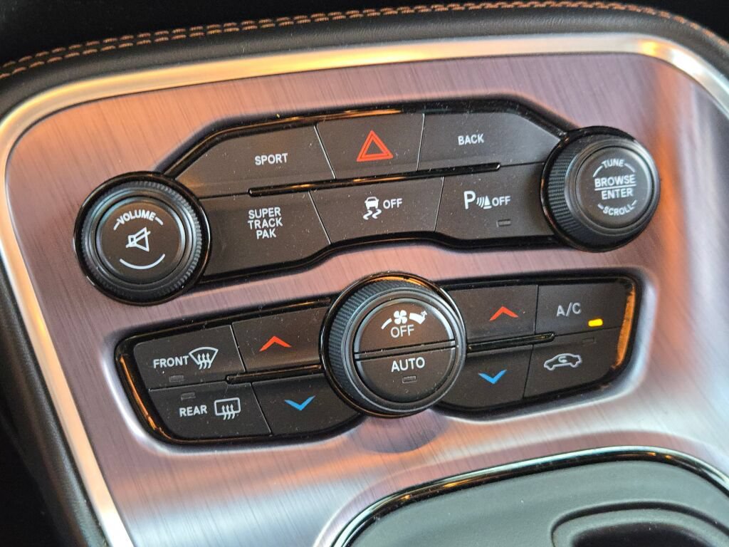 Used 2015 Dodge Challenger R/T Plus RWD image 17