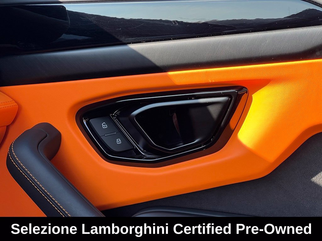 Used 2025 Lamborghini Urus SE AWD/4WD image 33