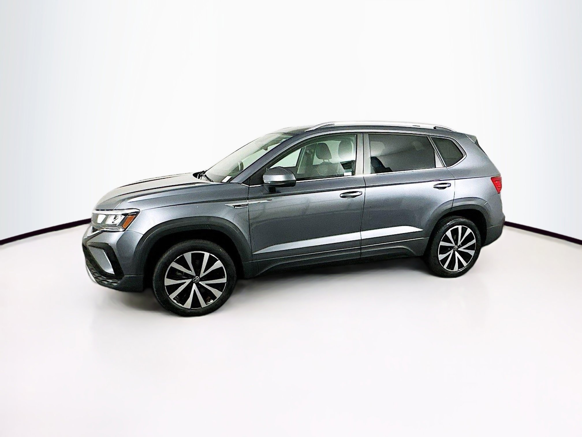 Used 2023 Volkswagen Taos SE image 4