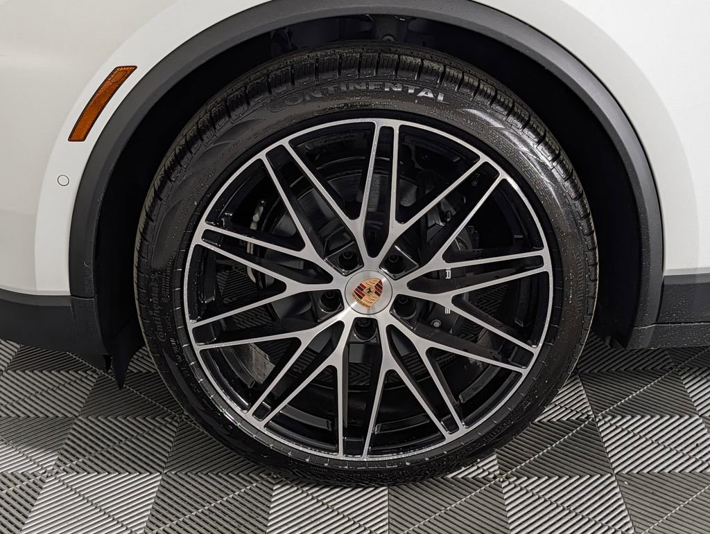 New 2026 Porsche Macan 4 Electric image 11