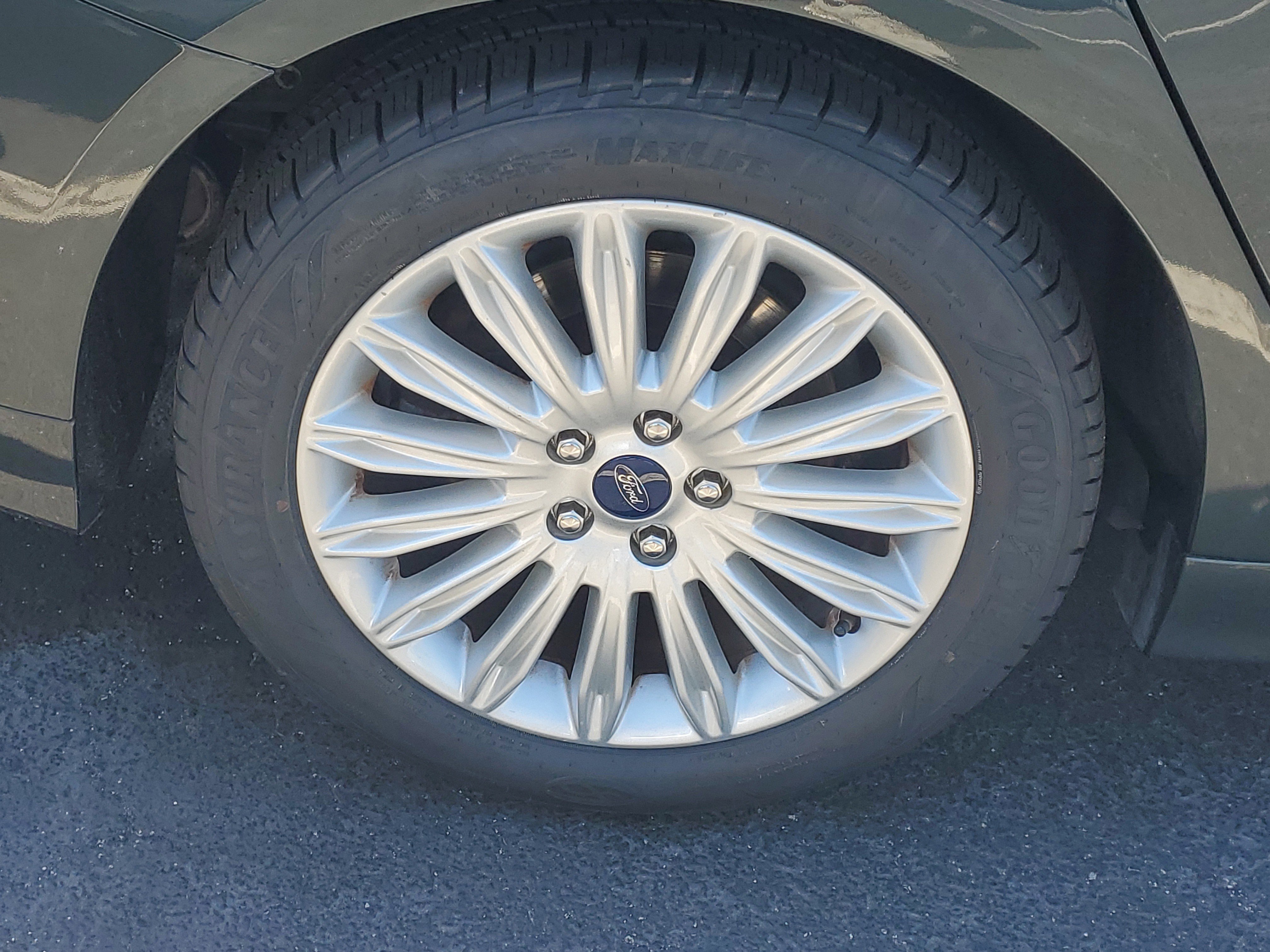 Used 2016 Ford Fusion SE FWD image 8