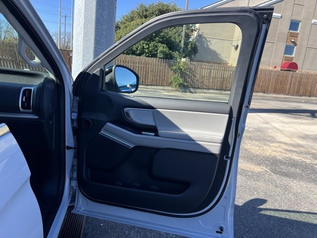 New 2025 Ford Expedition Active image 24