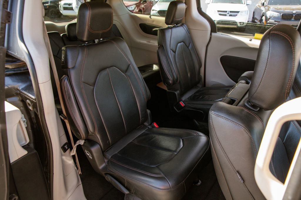 Used 2017 Chrysler Pacifica Touring-L Plus w/ Advanced Safetytec Group image 12
