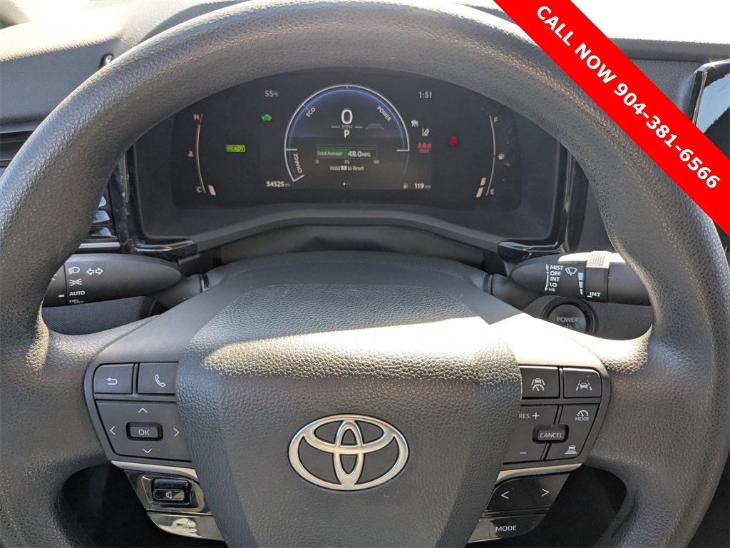 Used 2025 Toyota Camry LE image 29