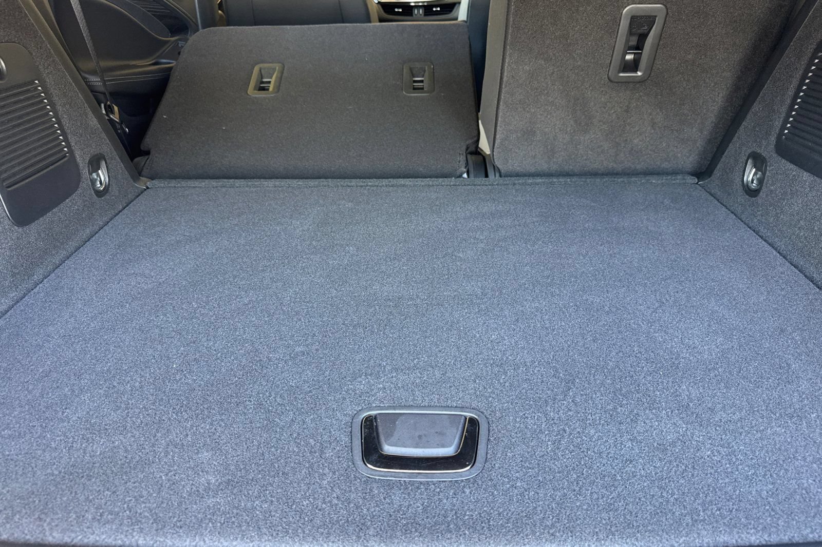 Certified 2020 Buick Envision Essence w/ LPO, Cargo Package FWD image 16